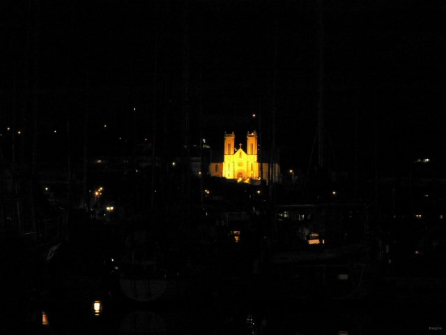51- La cathedrale de Noumea illuminee 